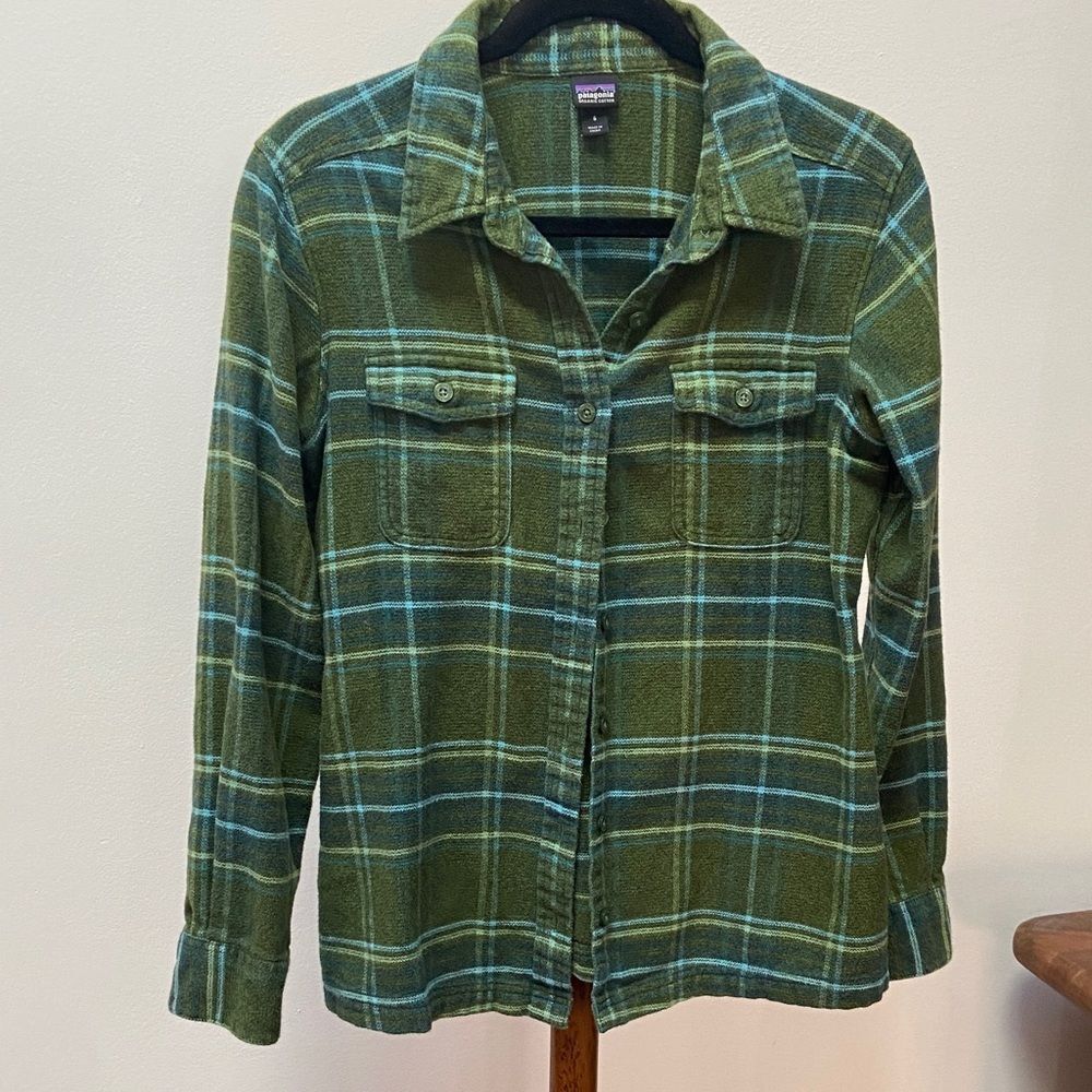Patagonia Green and Blue Plaid Shirt - Picture 2 of 9